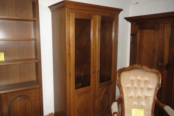 Knihovna-vitrína, původní cena 8800Kč