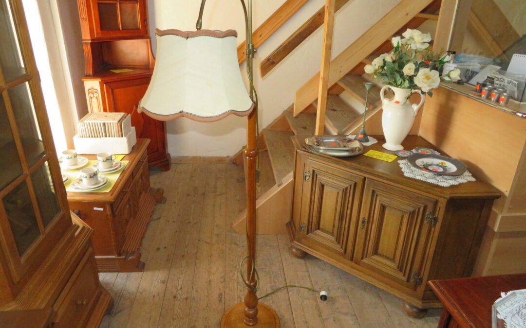 Lampa stojací