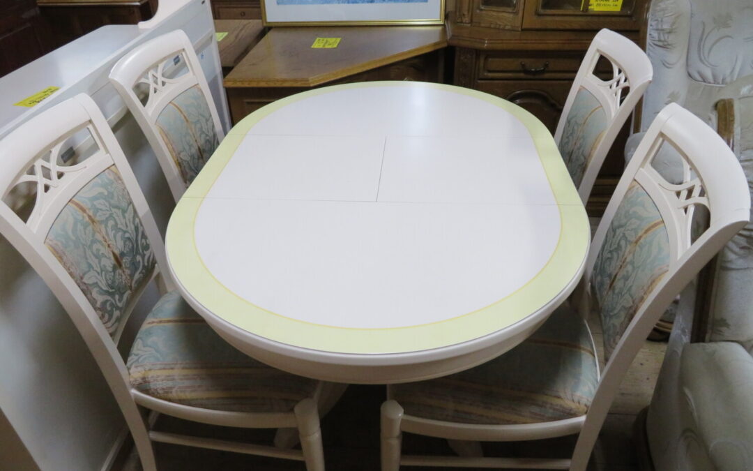 Stůl rozkl.+4 židle bílý
