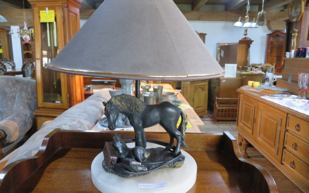 Lampa s koněm