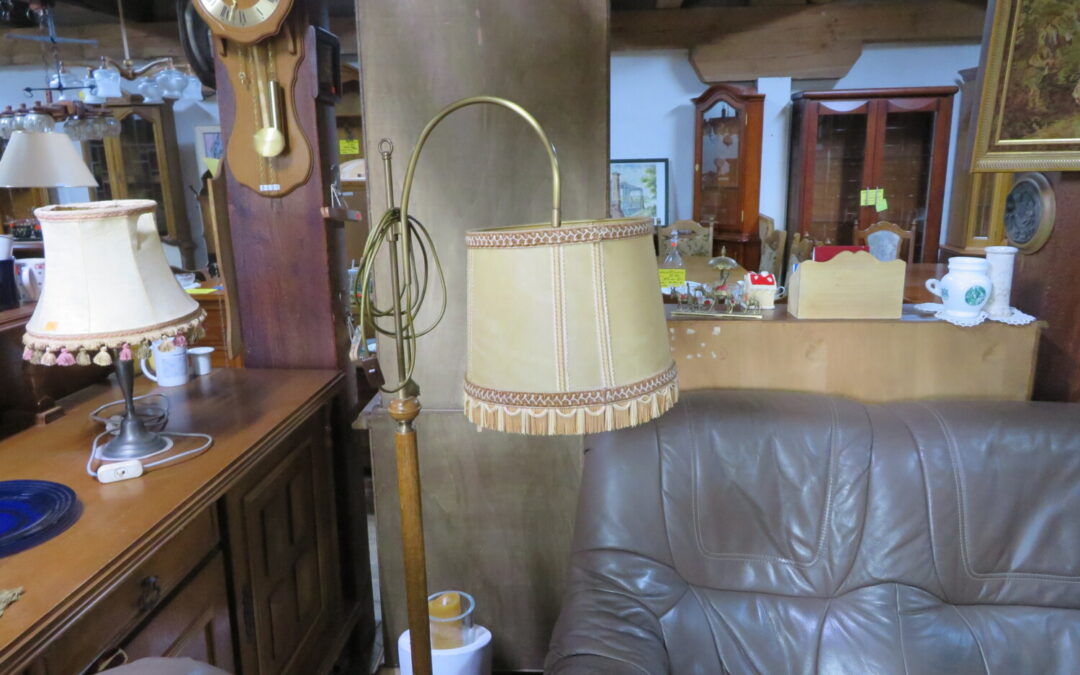 Lampa stojací