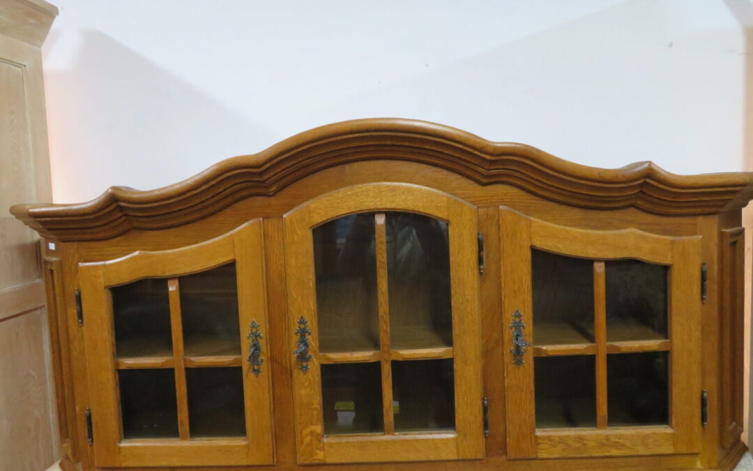 Závěsná vitrína 3dv.