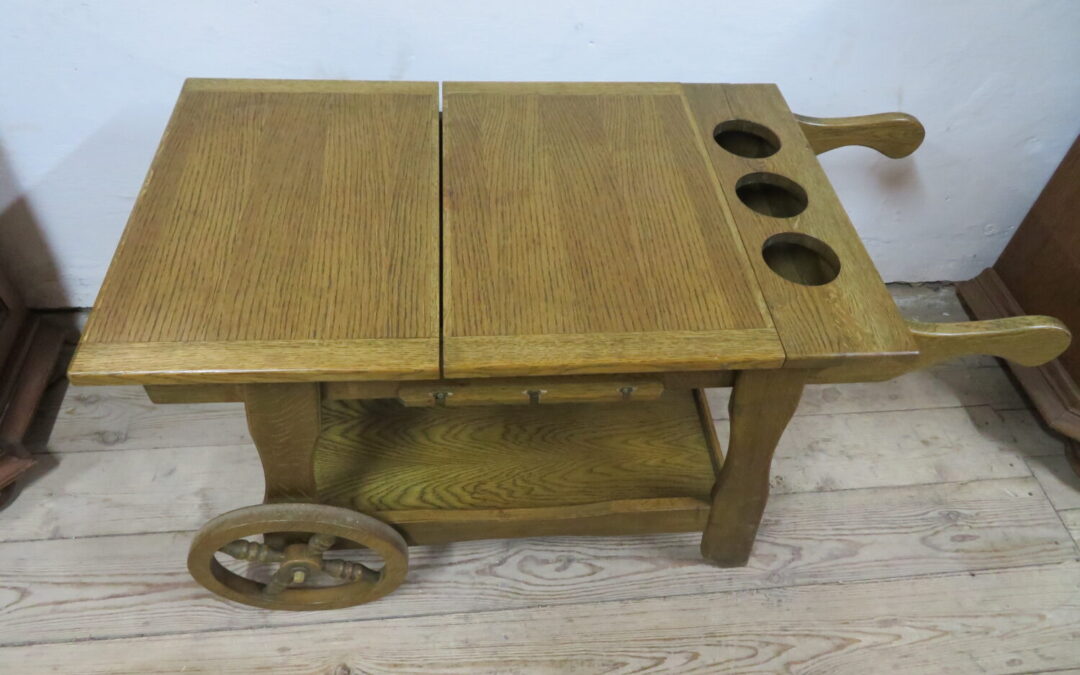 Servírovací stolek