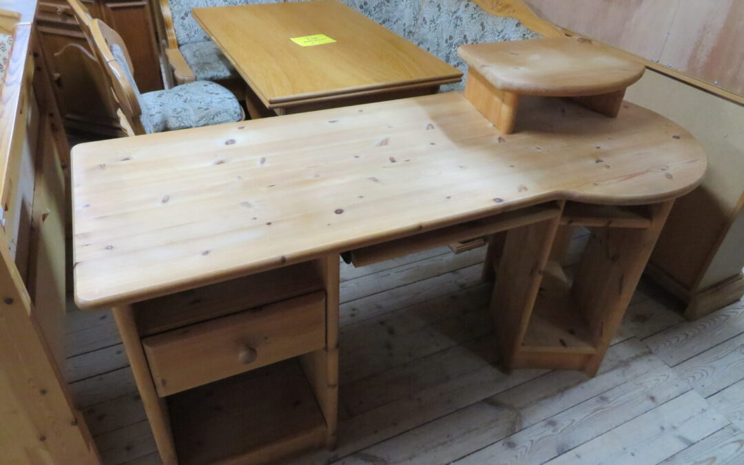 Psací stůl borovice