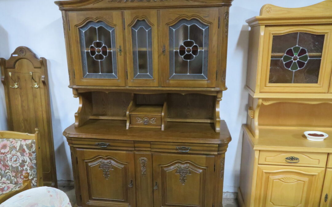 Vitrína s nikou dub