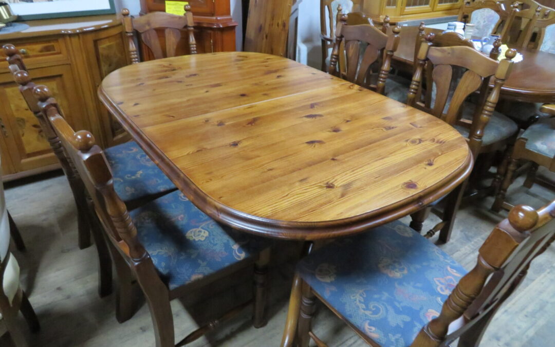 Stůl rozkl.+ 6 židlí