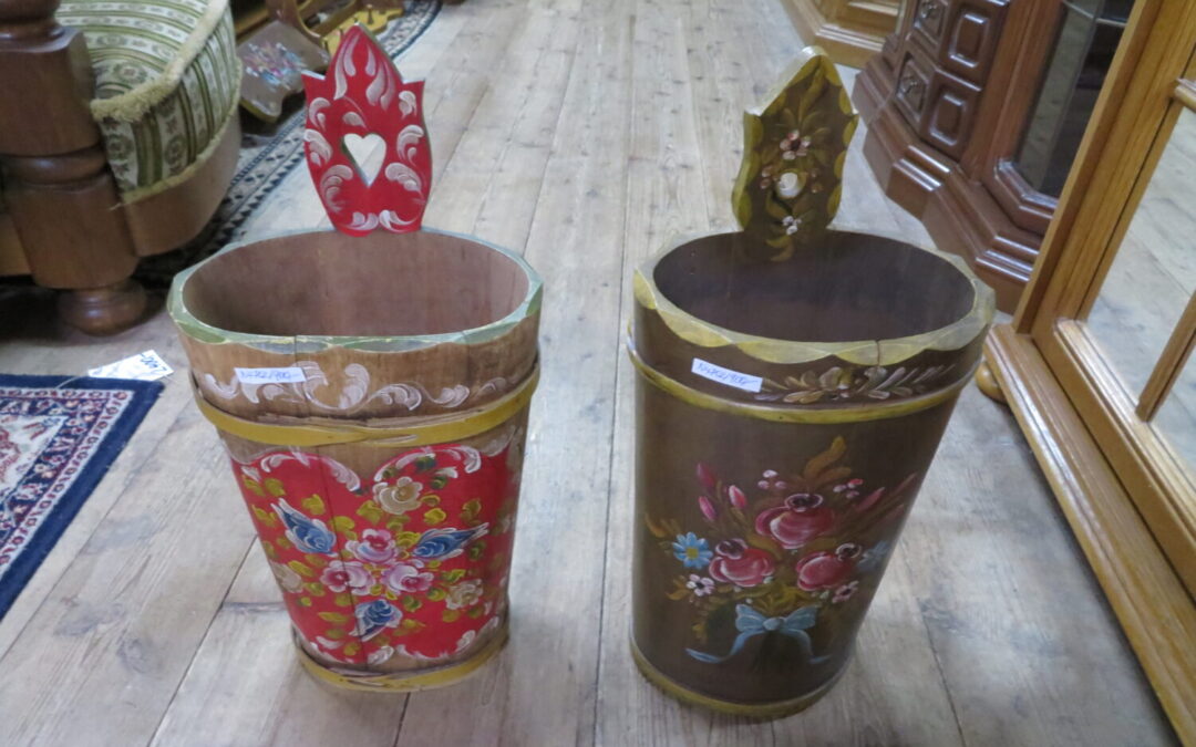Dřevěné malované nádoby 2 ks