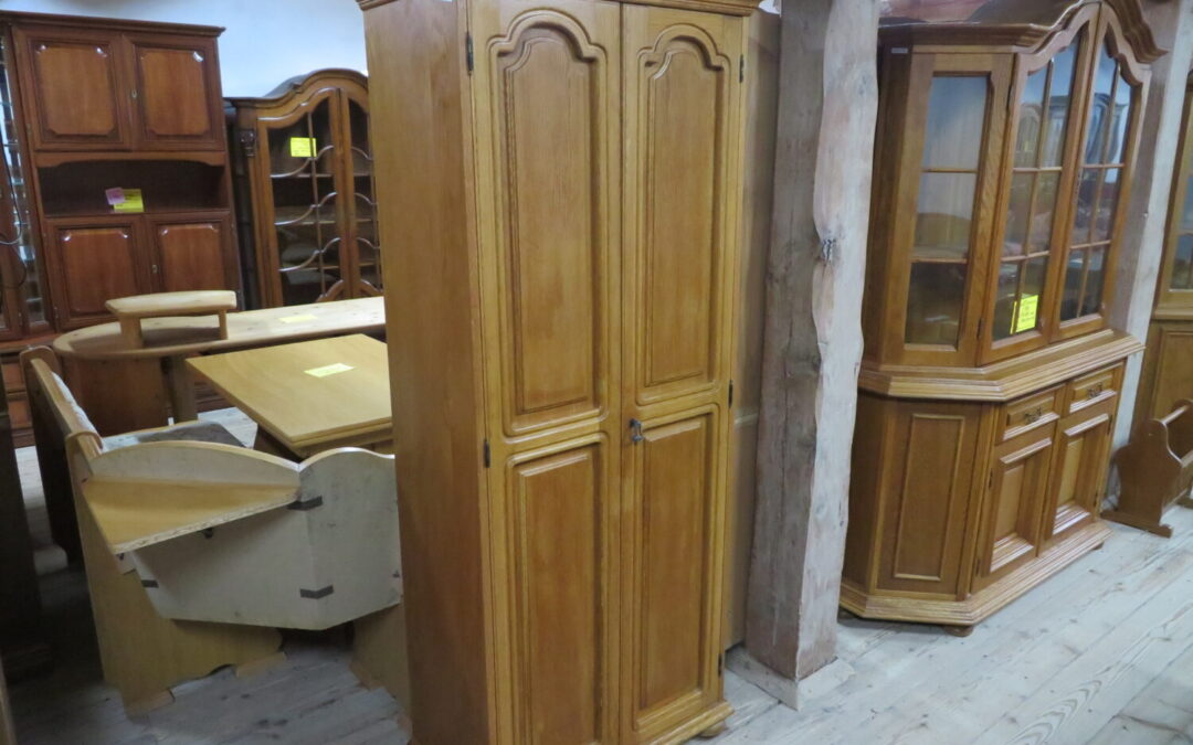 Šatní skříň úzká