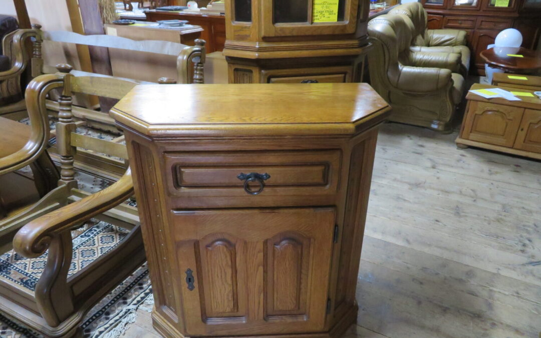 Komoda, máme k ní rohový skleník