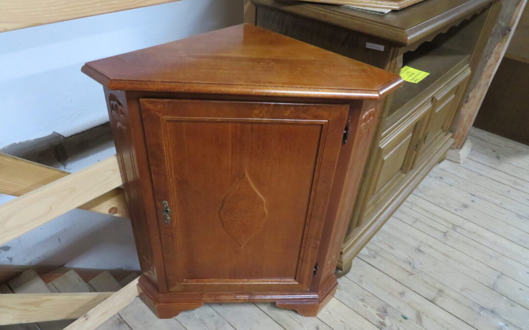 Komoda rohová mahagon