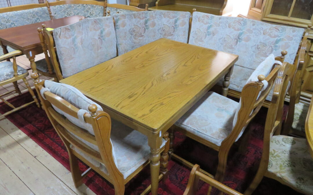 Kuchyňský rohový set-lavice, stůl+ židle