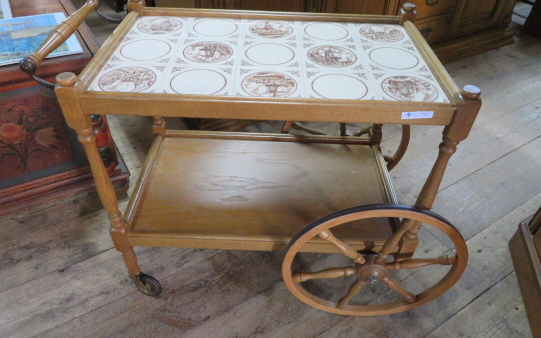 Servírovací stolek